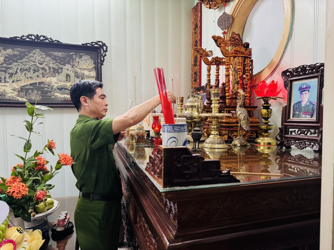 Công an thành phố tổ chức hoạt động tri ân nguyên lãnh đạo nhân dịp kỷ niệm 80 năm Ngày truyền thống CAND